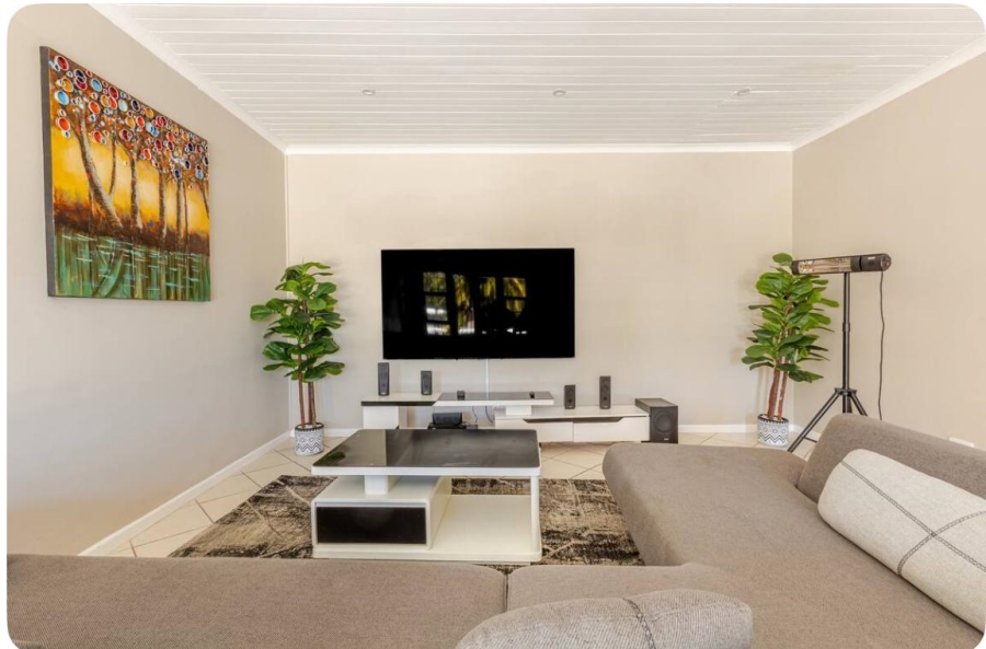 To Let 3 Bedroom Property for Rent in Table View Western Cape